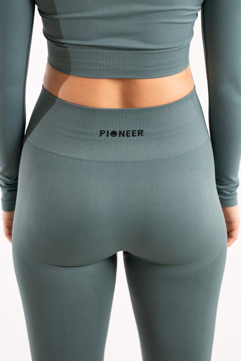 Seamless campaign image 6